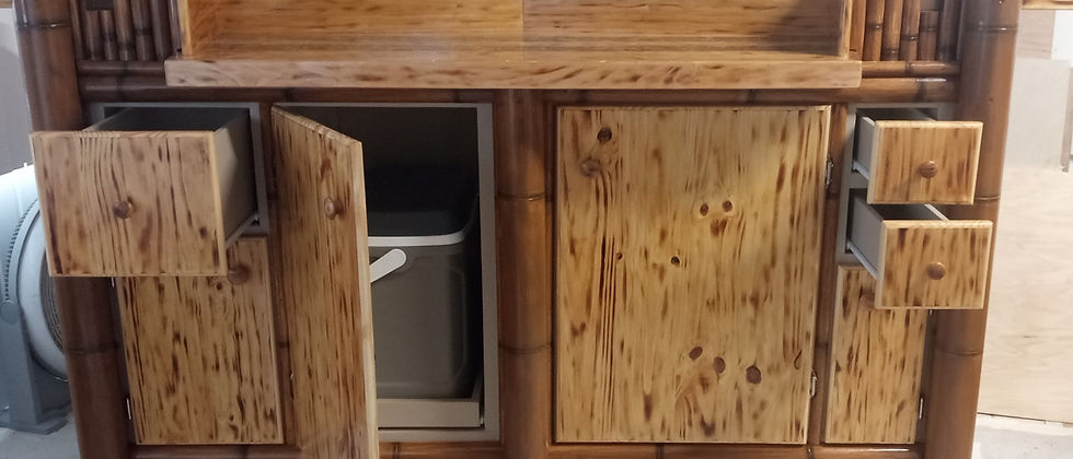 Miniatura: The Rocky River Tiki bar with stone inlay epoxy bar tops