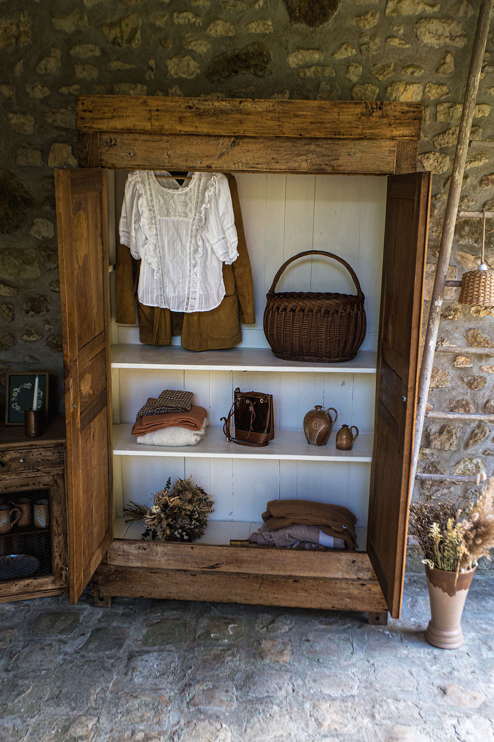 Miniature : Grande armoire de campagne rustique
