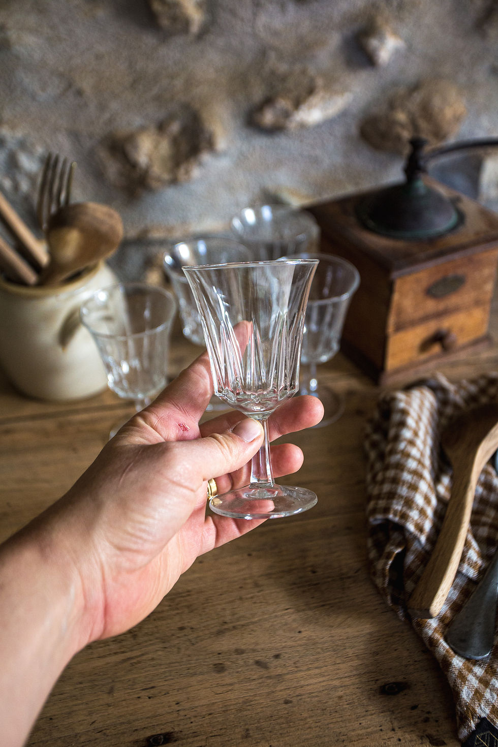 Miniature : 5 Verres à pieds joliment striés