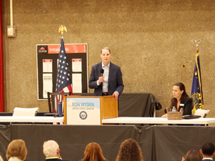 RON WYDEN SPEAKS AT MHCC