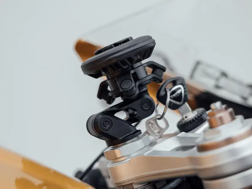 QUAD LOCK CHARGEUR À INDUCTION WATHERPROOF 12-24V MOTOLUX