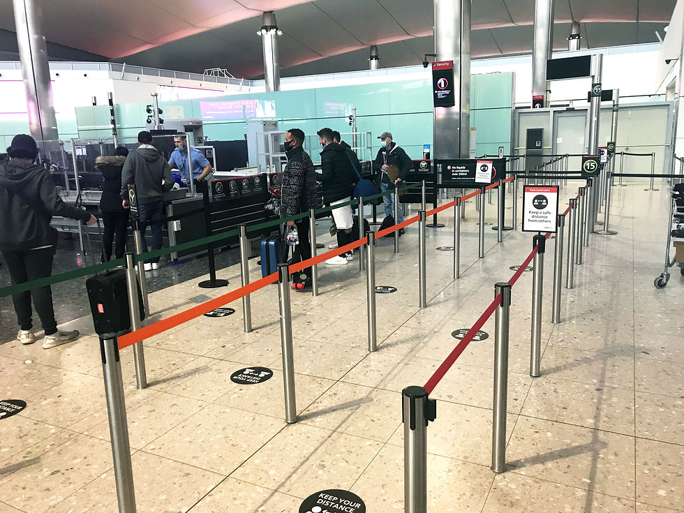 Miniatyrbild: Labyring med avspärrning med golvmonterade stolpar