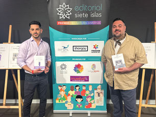 El escritor Daniel María, ganador del Premio de Literatura Diversa 2025 con la novela ‘El jardín del invierno”, en el escenario del Maspalomas Pride by Freedom
