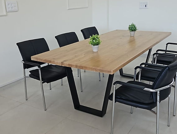 שולחן למשרד לאמי אלון