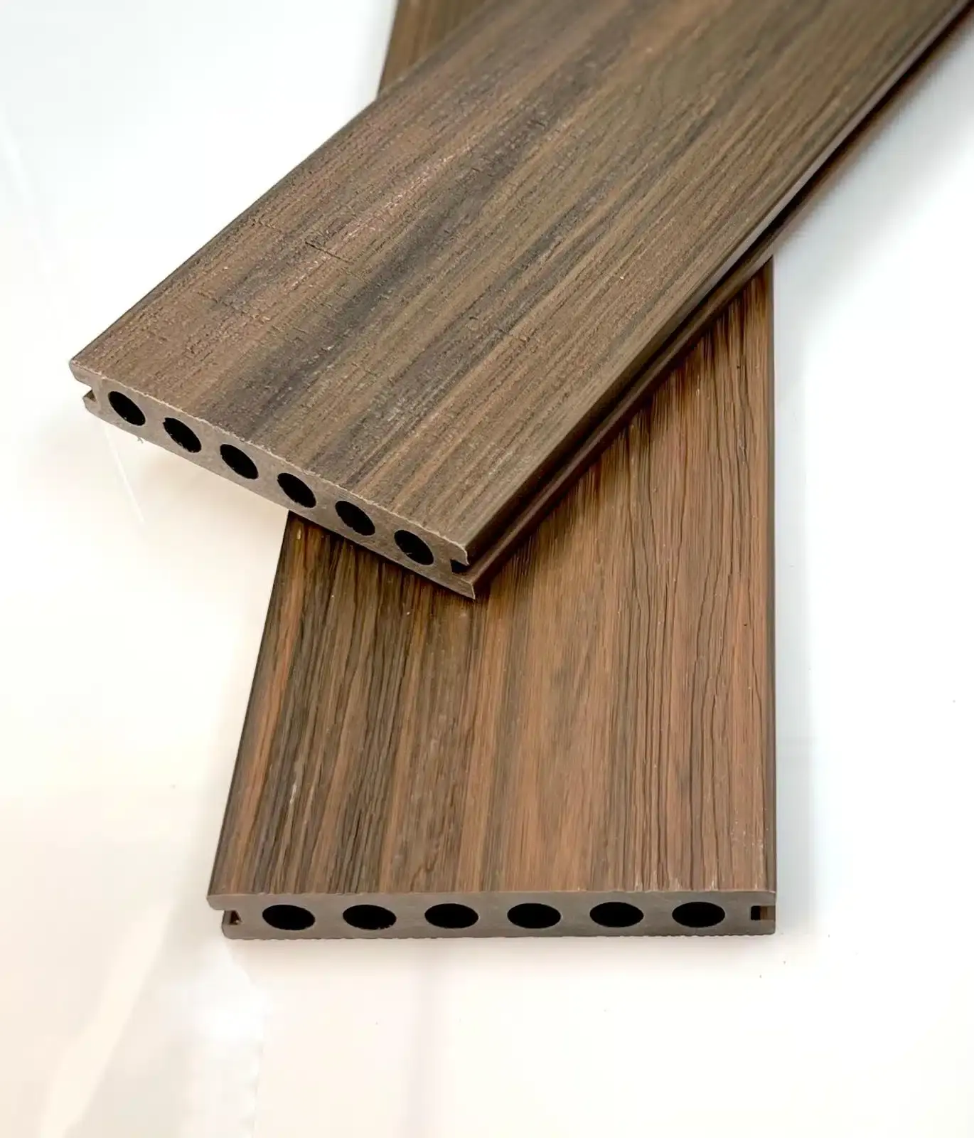 דק סינטטי דמוי איפאיה