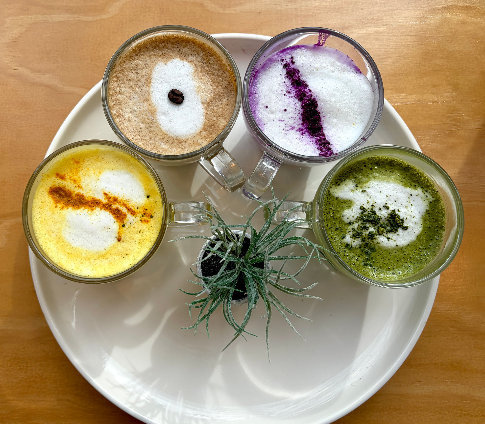 Selection of specialty lattes including matcha, taro, turmeric, and chai at Café le Chemin
