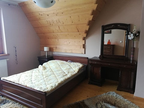 90592715_162404978215058_223136313522520