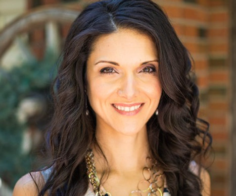 Headshot_Claudia Ferro.jpg