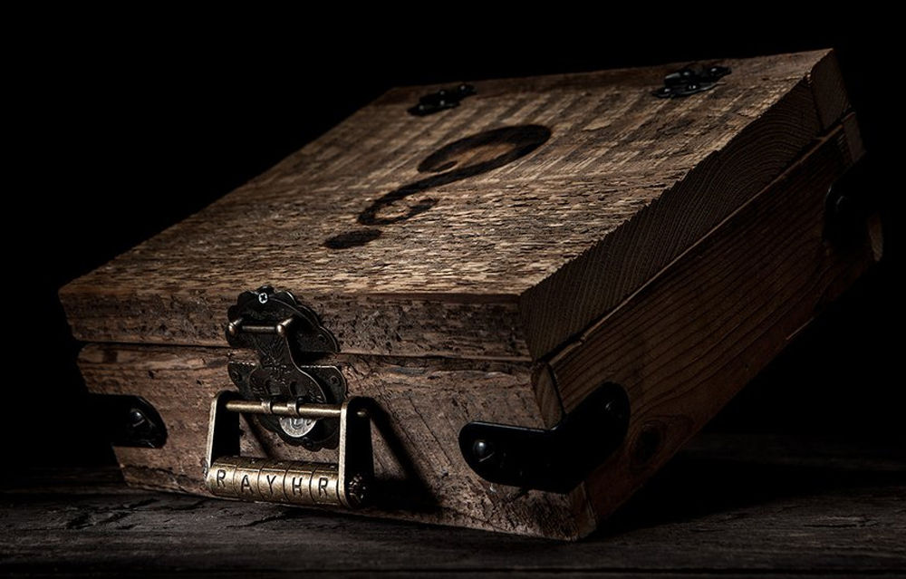 £500 MYSTERY BOX OF STAMPS