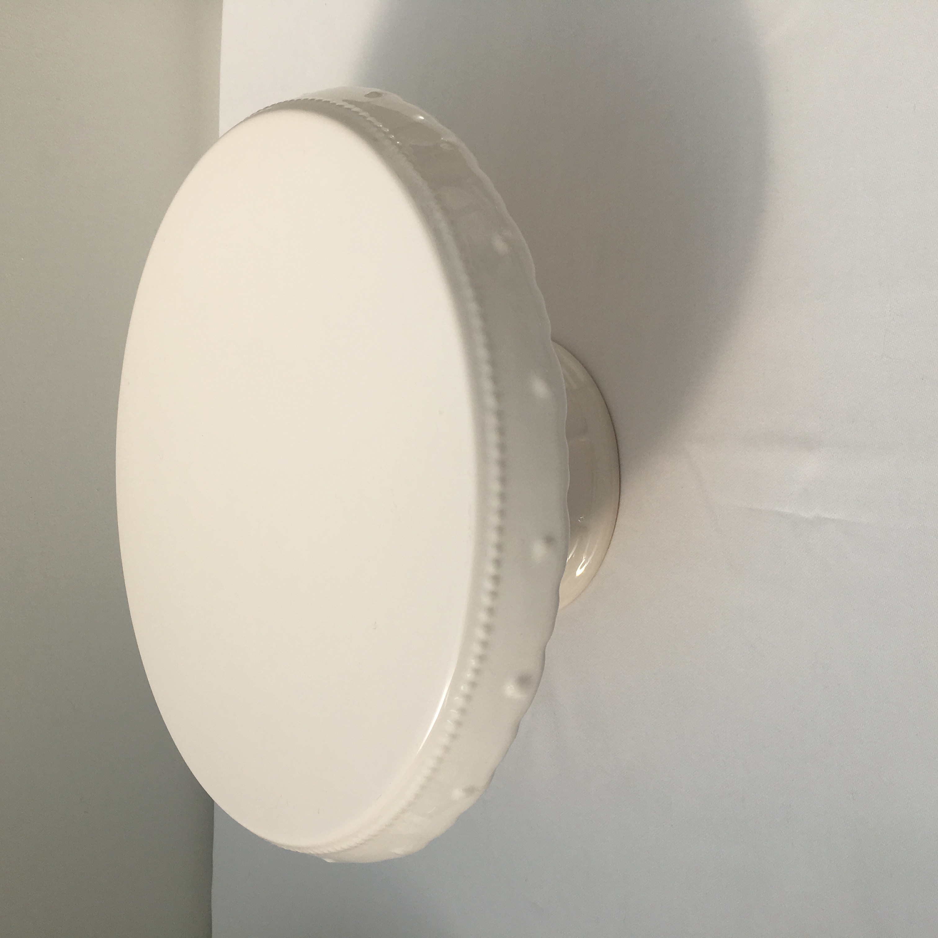 Cream Vintage Cake Stand to hire