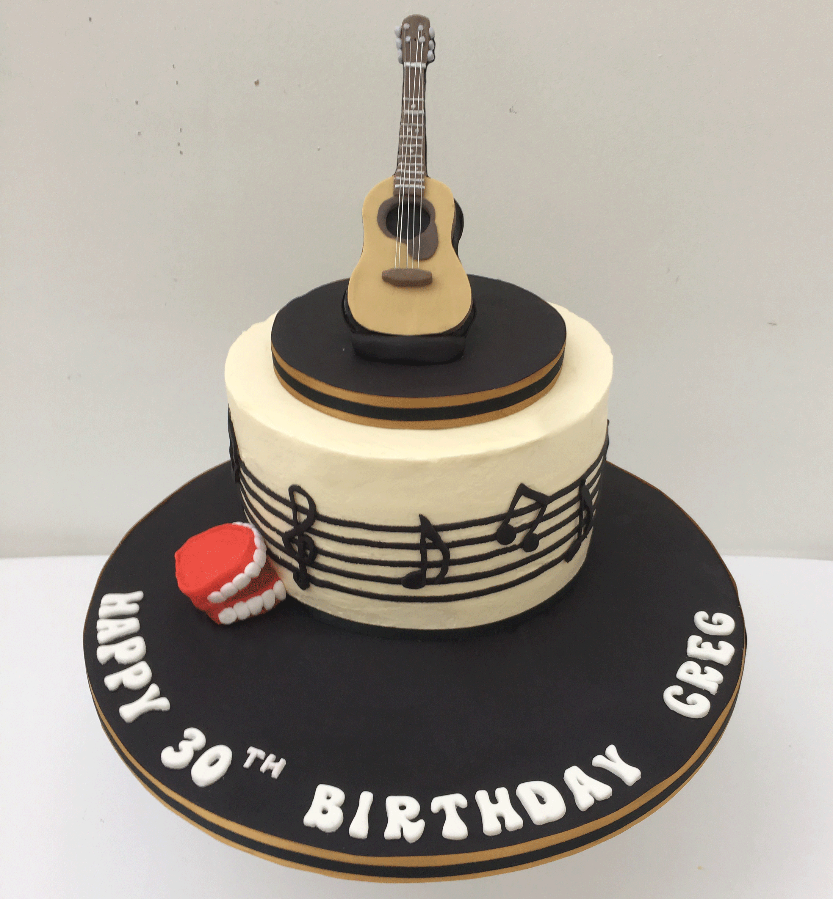 cake with guitar designs