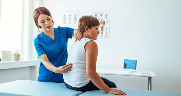 【八王子市 万町接骨院公式ブログ】腰痛になる人、ならない人は何が違うの？〜子どもは平気なのに、大人はなぜ腰痛ばかり？〜