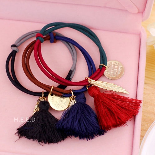 Thumbnail: #HEAC01 กำไลข้อมือประดับพู่ (ใช้รัดผมได้)