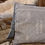 Miniature : coussin en soie de cactus gris