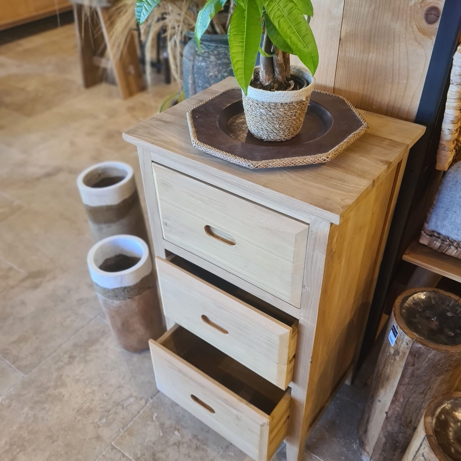 meuble en bois trois tiroirs