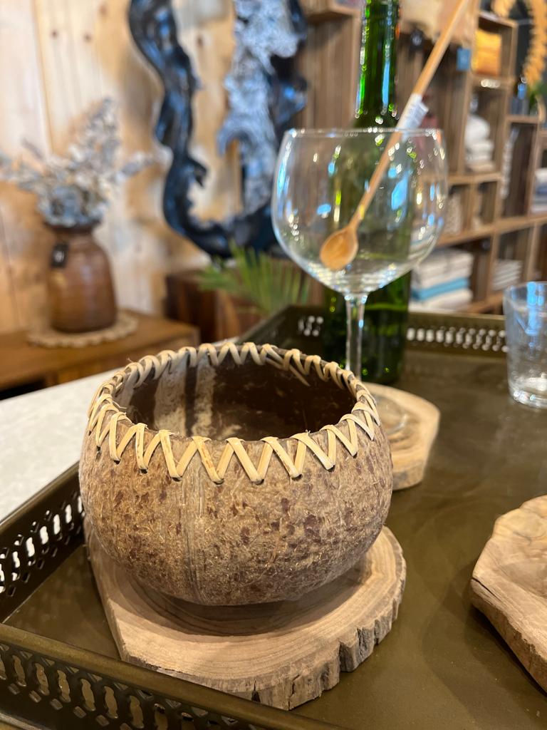 Miniature : bol en noix de coco avec croisillons en rotin
