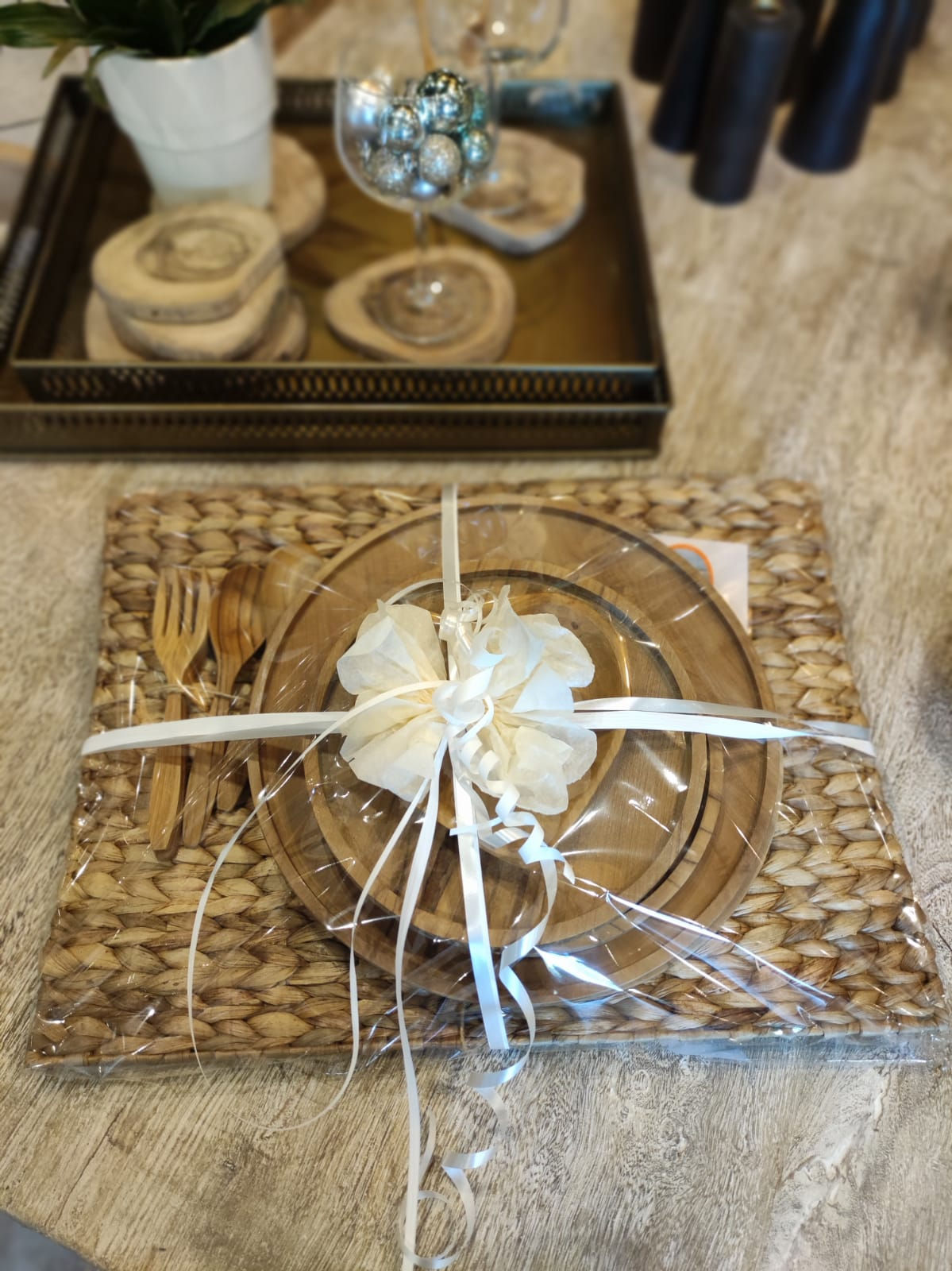 pack vaiselle en teck et set en bananier