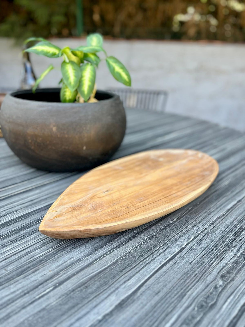 plat long en forme de feuille