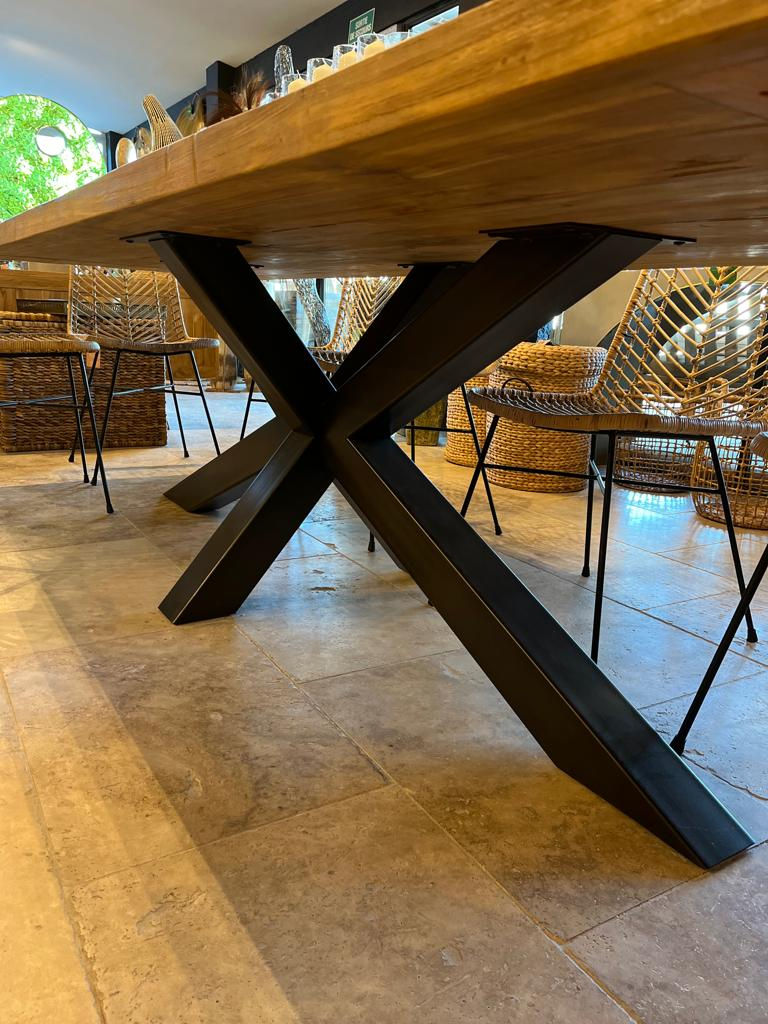 pied central de table en métal thermolaqué