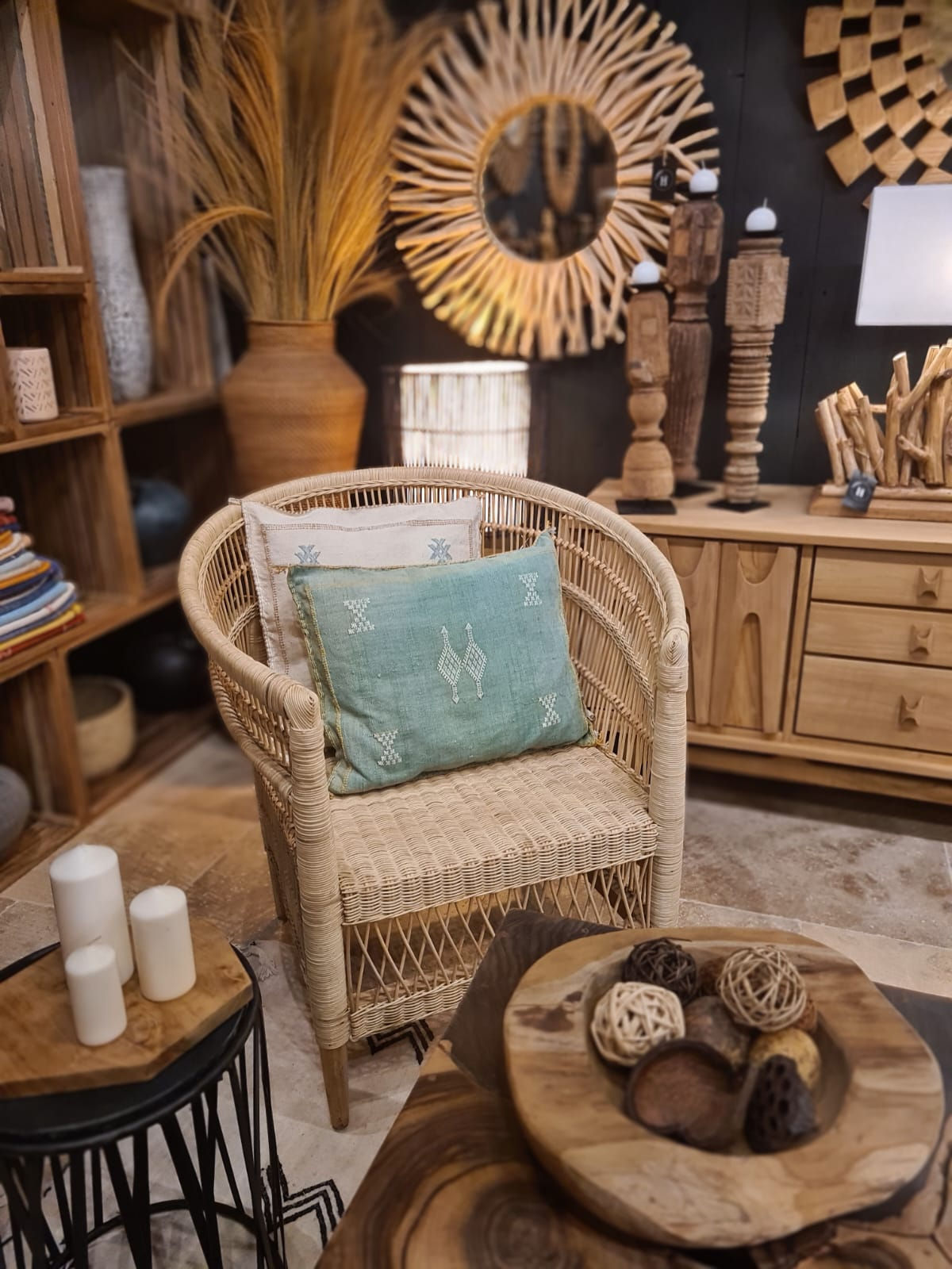 fauteuil en rotin vu de face