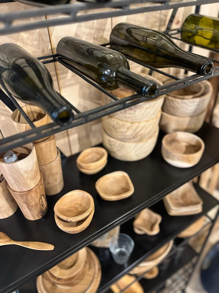 Miniature : zoom sur cave à vin en métal