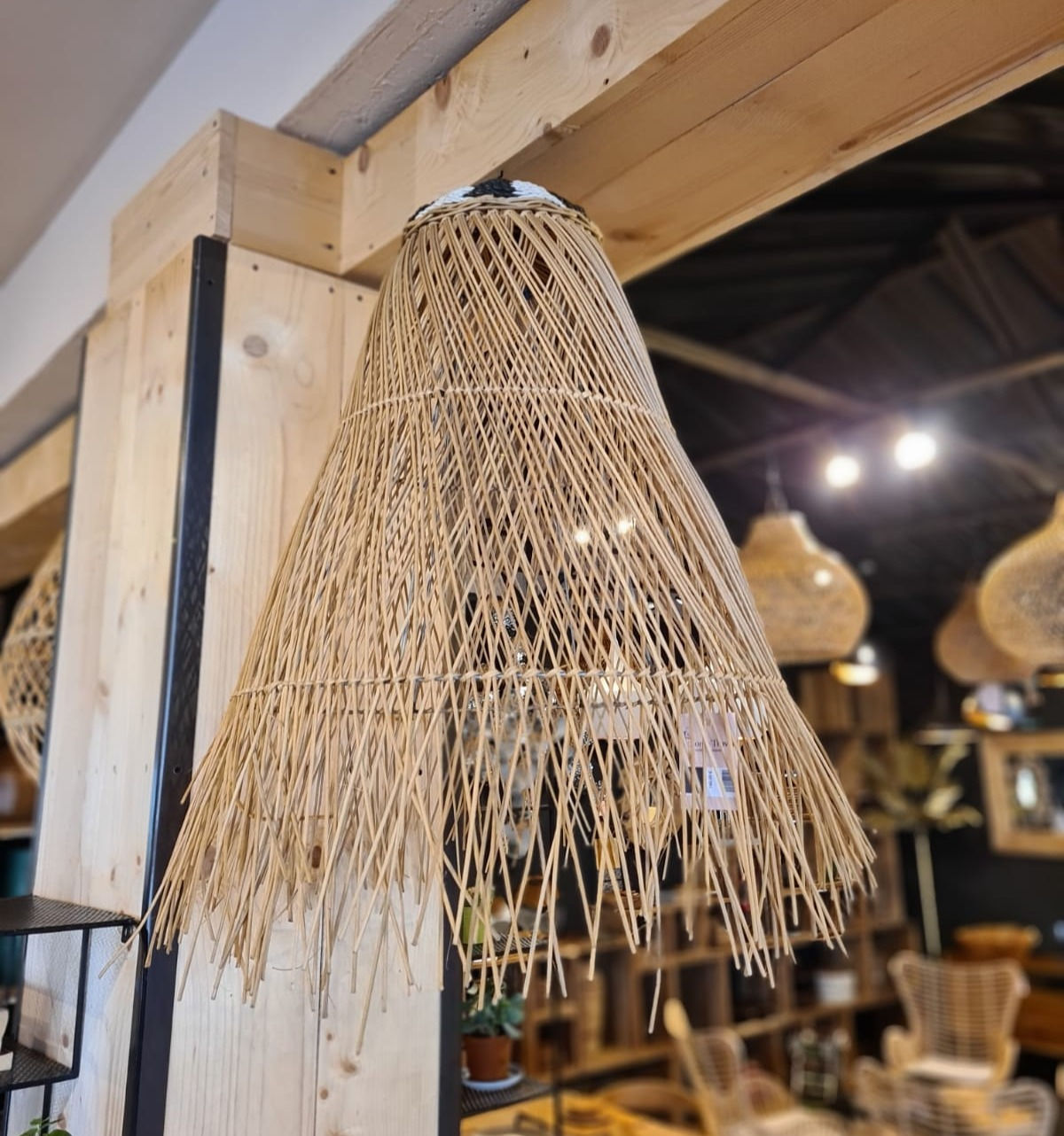 suspension paillote en rotin