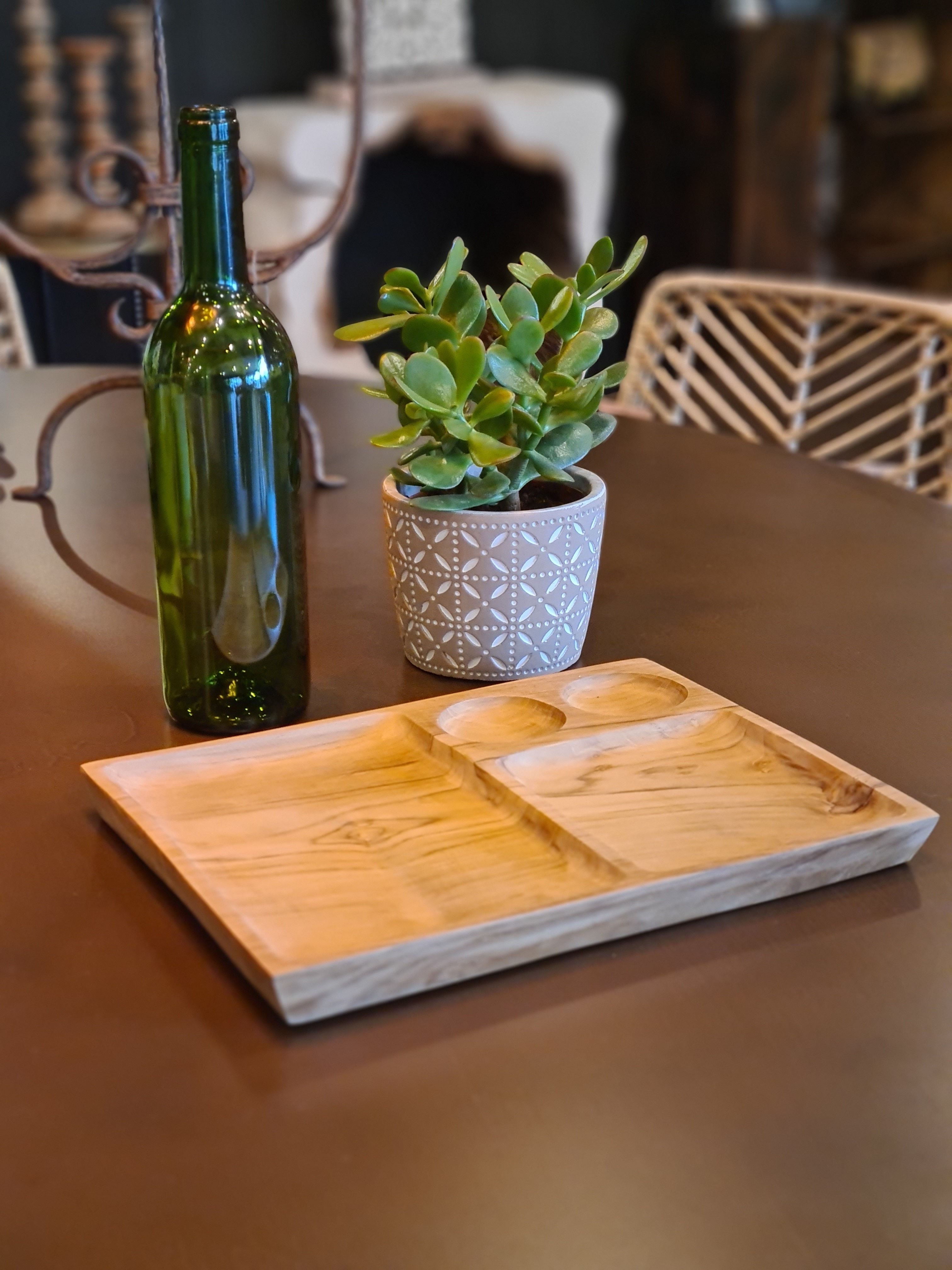 plateau apéritif en bois de teck vu de face