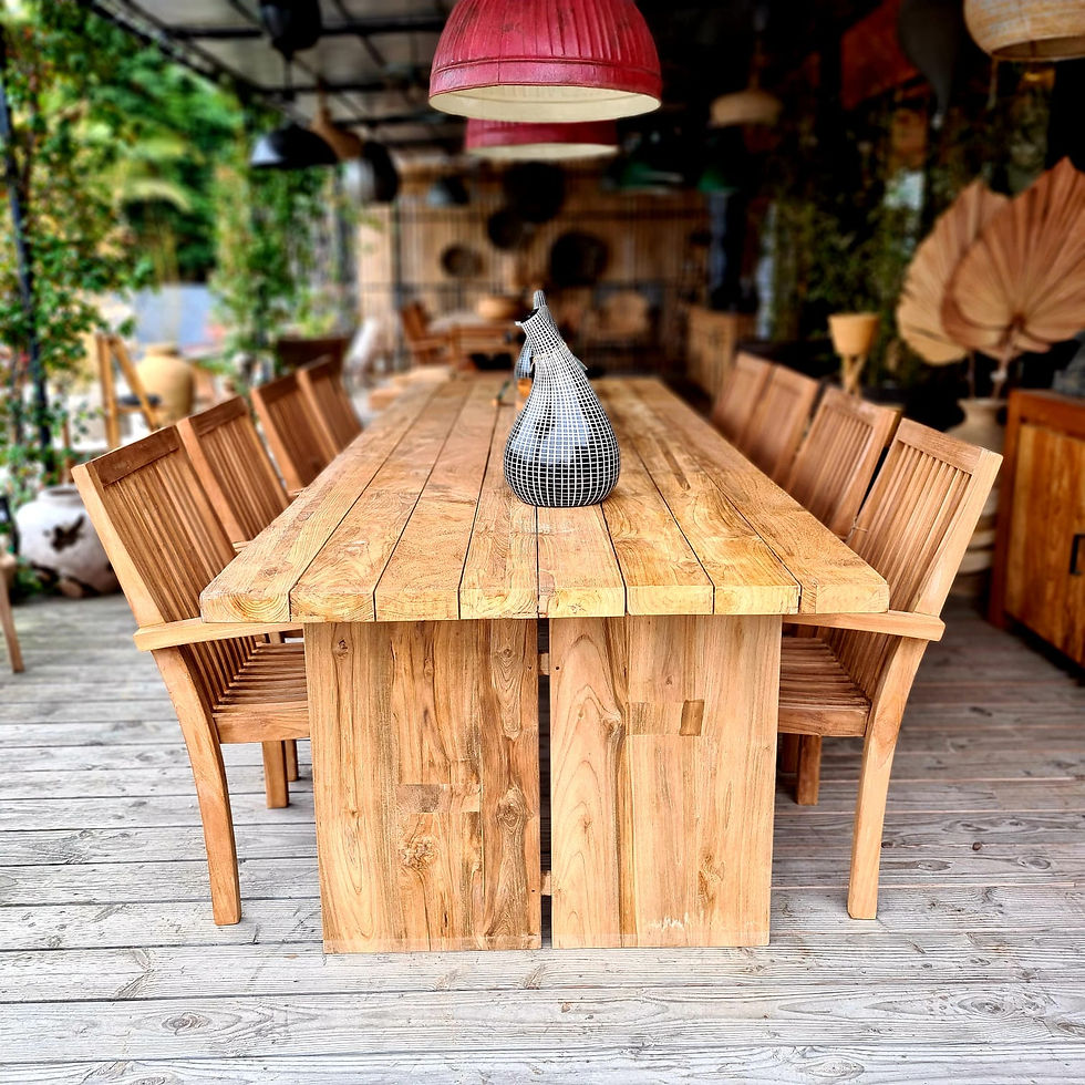 table en bois de teck extérieur vue de face