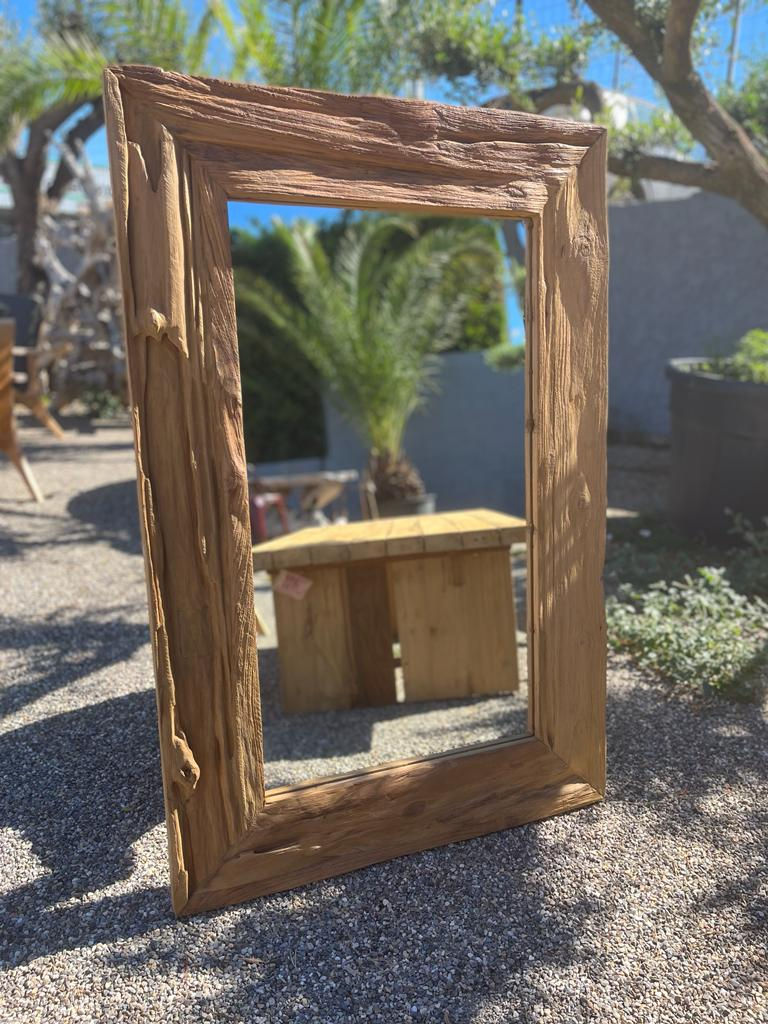 miroir en bois de teck vu de face