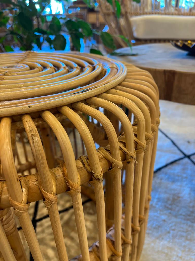 pouf en rotin vue de près