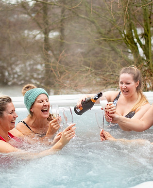 Champagne in Hot Tub_edited.jpg
