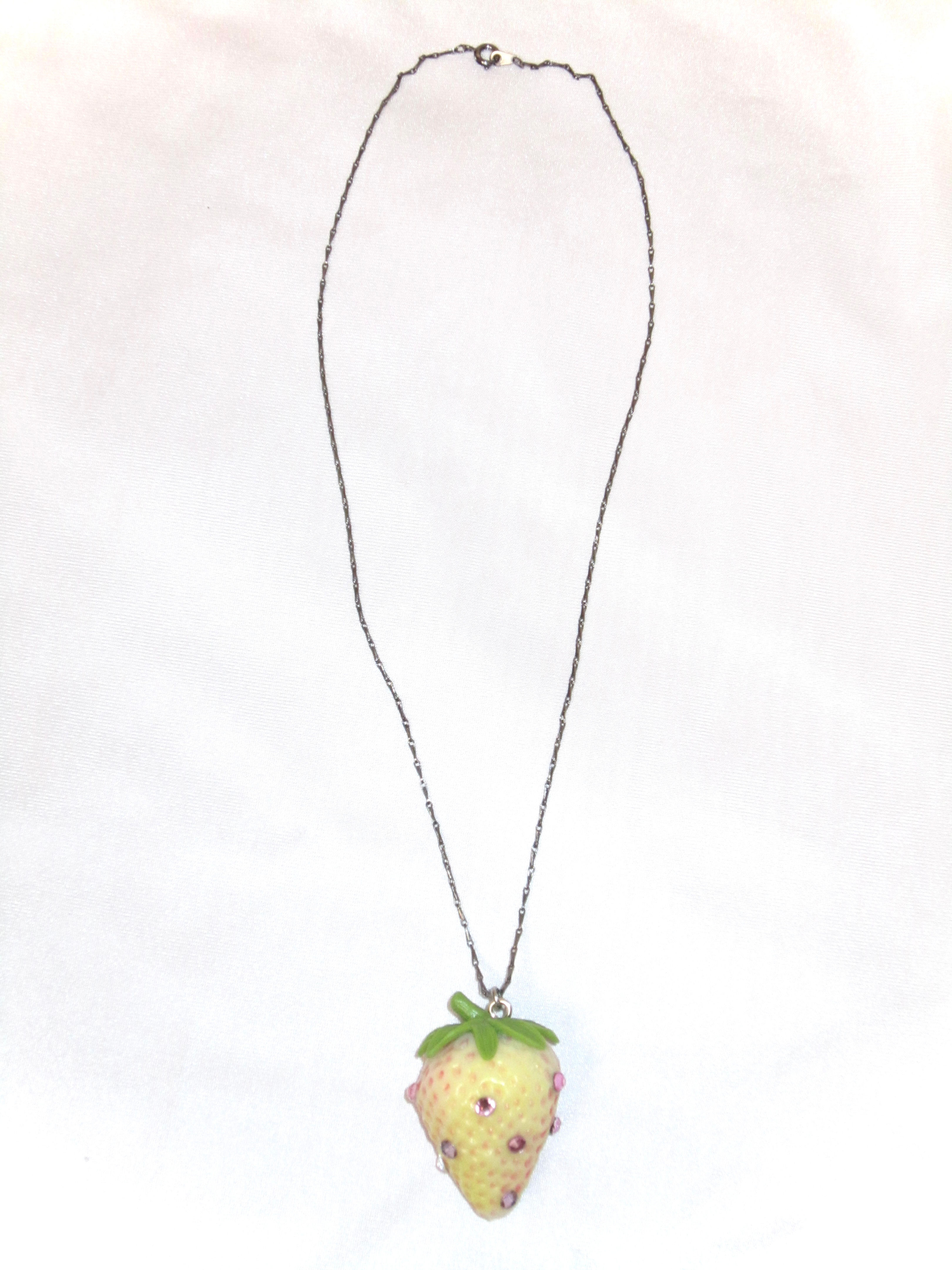 ICHIGO NECKLACE
