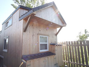 Tour This Spacious DIY Tiny House with Transforming Furniture (Exploring Alternatives)