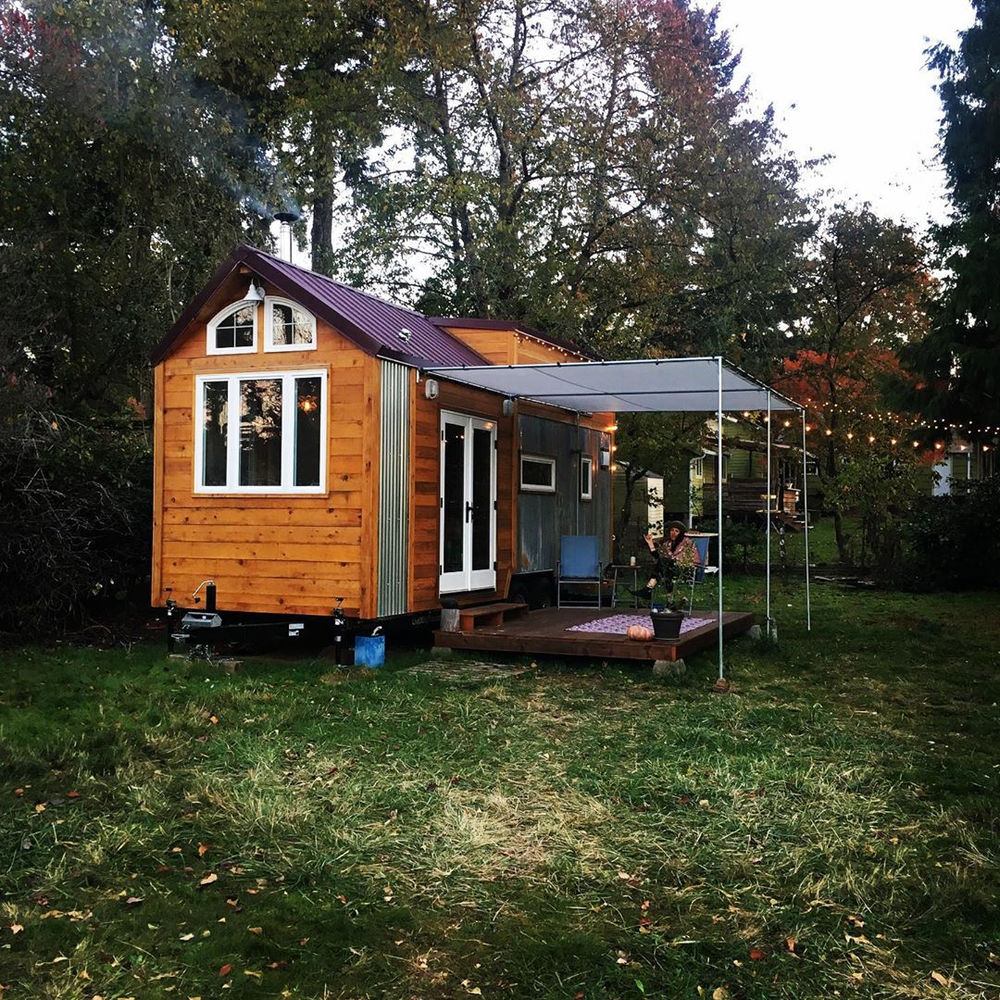 Her DIY with Healthy & Natural Building Materials Tiny House.