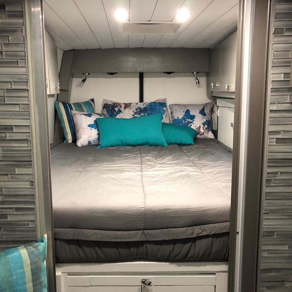 Spectacular Mercedes Sprinter With FullSize Bathroom & Recirculating