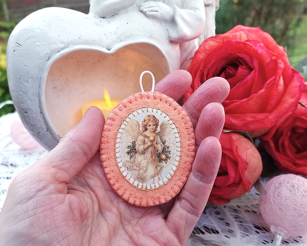 Thumbnail: Hand embroidered medallion "Angel of the Nativity"