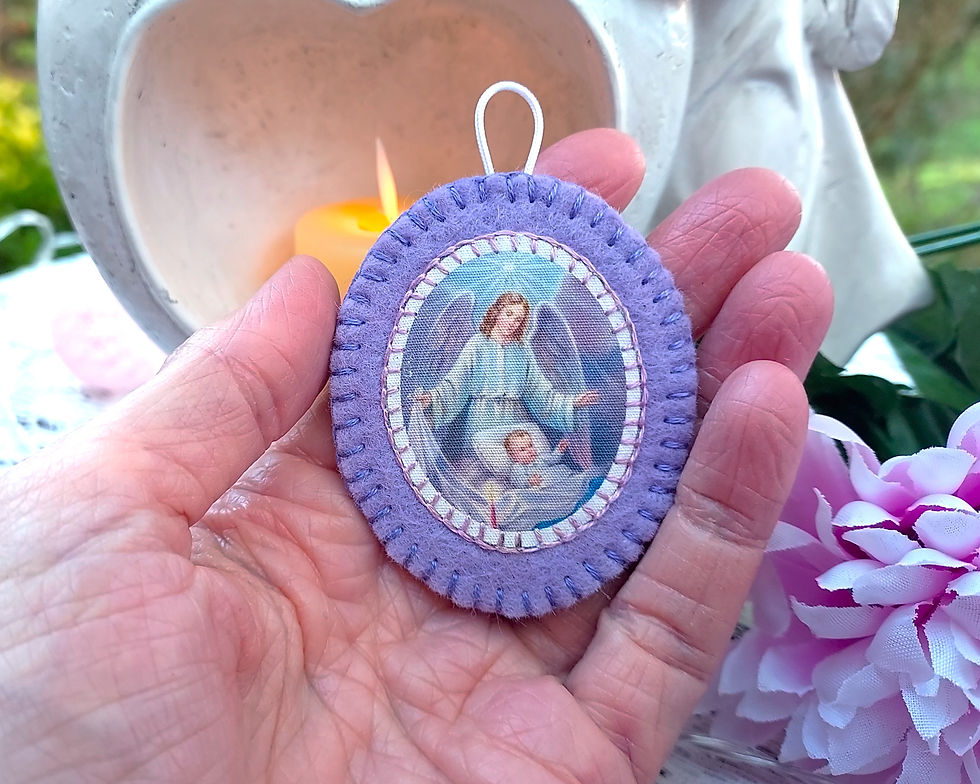 Miniature : Médaillon brodé main "l'Ange venu du Ciel"