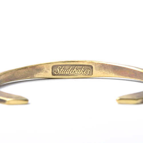 アクセサリー STUDEBAKER LS Hawk Cuff Work Patina STUDEBAKER METALS Hawk Cuff Work Patina Silver | Pereffs