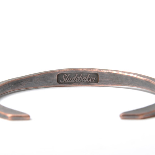アクセサリー STUDEBAKER LS Hawk Cuff Work Patina STUDEBAKER METALS Hawk Cuff Work Patina Silver | Pereffs
