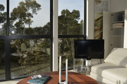 TV with chromecast and netflix roll out2