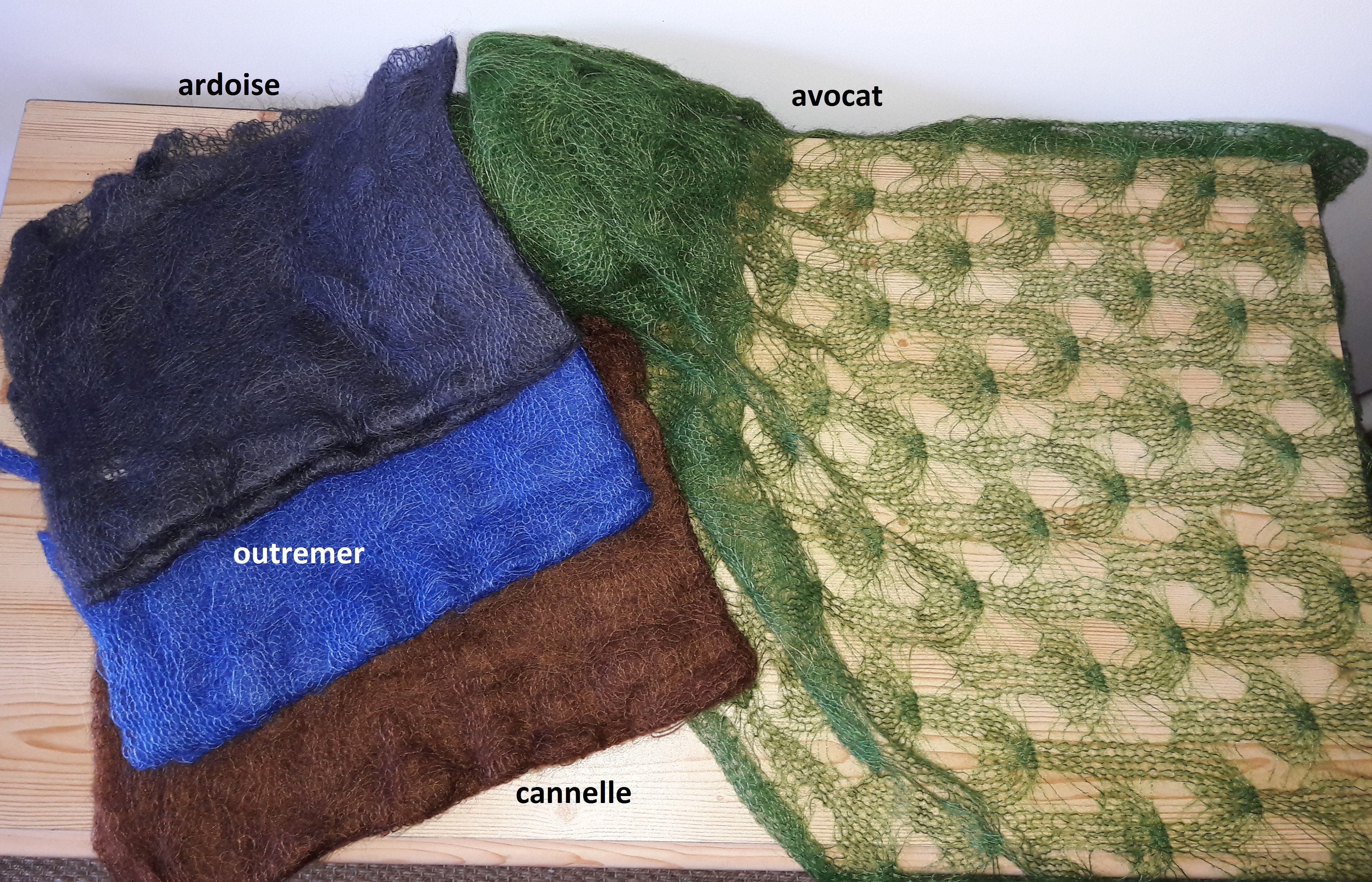 étole plume point papillon