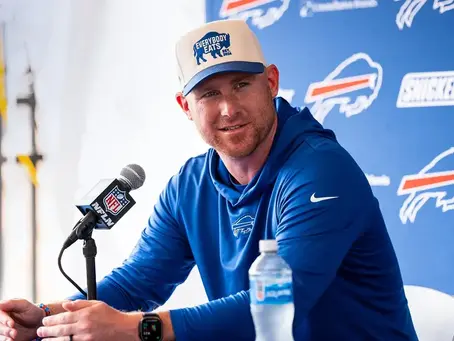 Bills inician nueva era con Joe Brady al frente del equipo