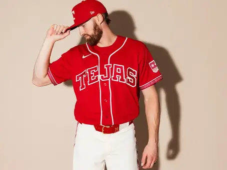 “Tejas” y charro: el uniforme mexicano de los Rangers