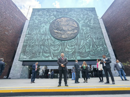 Hernán González Sala presenta examen para consejero del INE