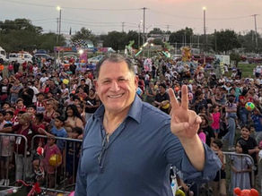 “El Abuelo” Cruz lleva alegría a niños de Juárez, Nuevo León