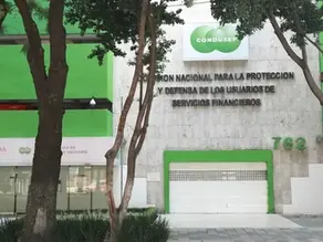 UIF y Condusef fortalecen colaboración para combatir operaciones ilícitas