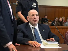Condenan a Harvey Weinstein a 15 años de prisión en Nueva York
