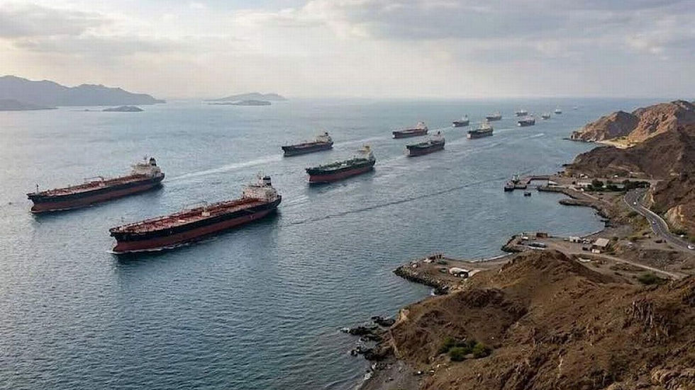 Irán abre el estrecho de Ormuz y caen precios del petróleo