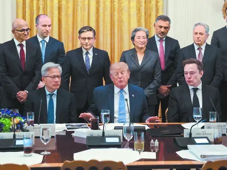 Trump plantea inversiones del Gobierno en OpenAI y Anthropic