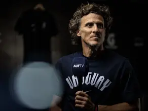 Uruguay anuncia a Forlán al frente de la Mayor y Sub-20